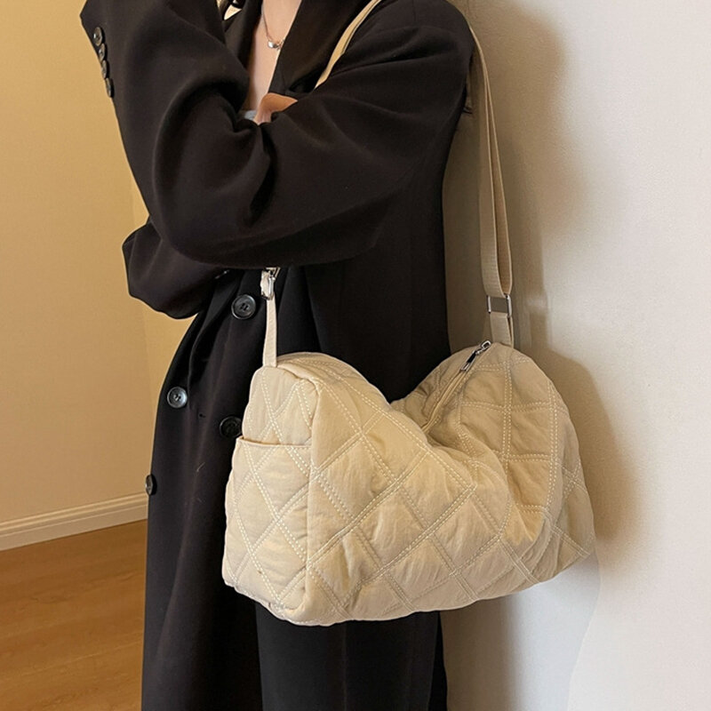 Bolsos de hombro cruzados cuadrados para mujer, bolsos de moda con forma de almohada, diseño INS, patrón de hilo, bolso informal de Color sólido para mujer