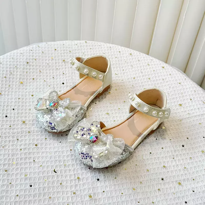 Dziewczęce sandały dziecięce kokardki z kryształu górskiego słodkie księżniczki modne buty na wesele dla dzieci eleganckie buty do tańca z cekiny z gwiazdek