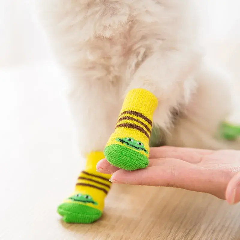 4 teile/satz Winter Hund Socken niedlichen Muster Fuß bedeckt warme Anti-Rutsch-Schuhe Welpen Pfoten schutz Weihnachts geschenk für Welpen Katze Hunde