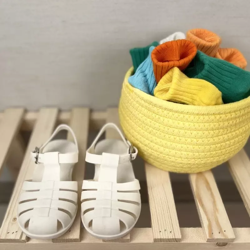 Sandálias de verão para bebê e criança, estilo romano, sapatos ocos com fivela de metal, sapatos de praia para meninos e meninas
