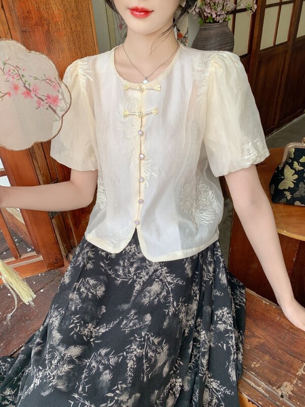 Camisa de flores bordadas con botones de estilo chino Retro de alta gama para mujer, camisa pequeña de manga corta, Top de verano, ropa femenina, nuevo