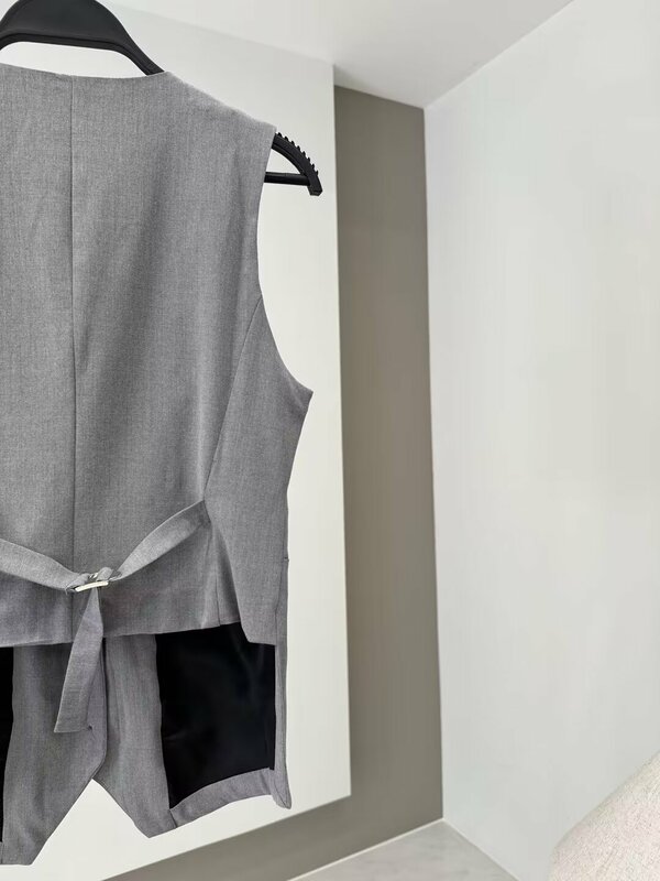 Chaleco asimétrico con espalda corta para mujer, top retro con cuello en V y tirantes, a la moda, novedad de primavera 2024