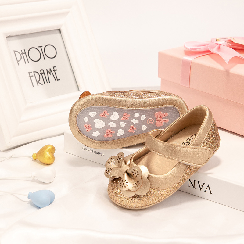 Nowe dziecięce buty dziewczęce kwiat złoto musujące Bowknot maluch gumowa podeszwa antypoślizgowe buciki niemowlę noworodek księżniczka buty