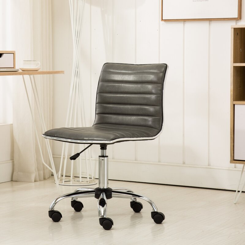 เก้าอี้สำนักงานโครเมี่ยมสีเทาแบบปรับได้มีคุณสมบัติในการยกอากาศเพื่อ Comfort สูงสุดและรองรับการนั่งนานหลายชั่วโมง