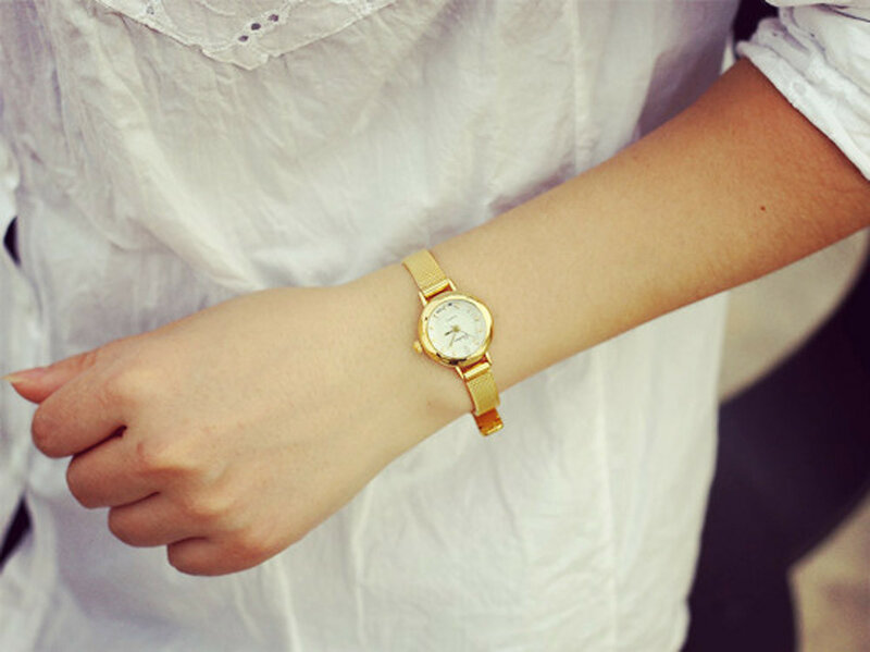 Reloj de pulsera de cuarzo a la moda para mujer, relojes de cuarzo precisos dorados, 2023