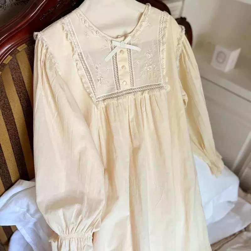 Bielizna nocna księżniczka z wiosenne jesienne z długim rękawem rękawem haftuje luźna koszula nocna Vintage wiktoriański sukienka wieczorowa z czystej bawełny