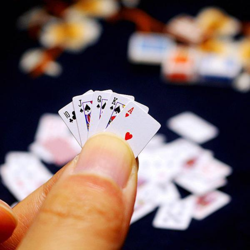 Mini Poker portátil Jogando Cartas, 1:12 Jogos Bonitos De Miniatura, Brinquedos Engraçados Boneca, Jogar Jogos de Cartas, Dollhouse Acessórios
