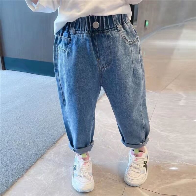 Jeans per bambini primavera e autunno nuovi pantaloni per bambini in edizione coreana larghi e alla moda nuova tendenza dei pantaloni lunghi
