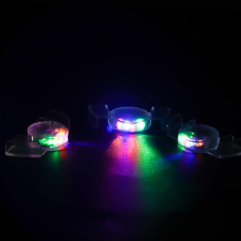 Brinquedos LED Glow Tooth Light-Up para crianças, aparelho de festa engraçado e festivo, boca flash, presente para crianças