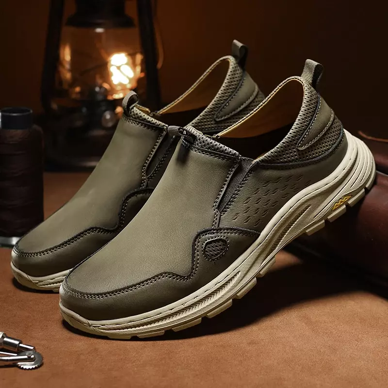 Sepatu kulit asli pria, Kasut pantofel bernafas kasual, jala datar Musim Panas 2024 untuk berkendara