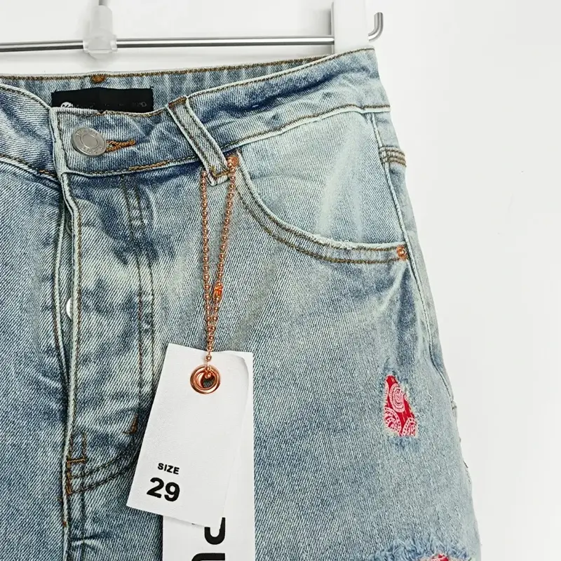 شورت جينز ممزق ممزق ، علامة تجارية الأمريكية ، ملابس الشوارع ، حافة خام ، رقعة ، بنطلون شاطئ ، أرجواني ، خمس دقائق