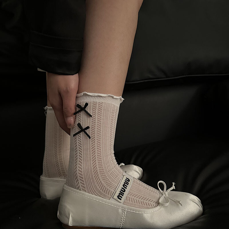 ถุงเท้าผ้าฝ้ายแฟชั่นสำหรับผู้หญิงมีขอบหูทำจากไม้สีล้วนบางสไตล์เกาหลีแบบใหม่จาก Xiaoxian