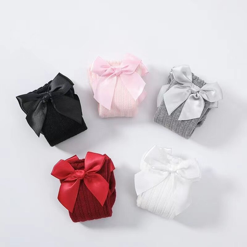 Red Bow Tie calze a tubo alto al ginocchio calze natalizie per ragazze neonati Toddlers calze da pavimento antiscivolo per bambini in morbido cotone regalo per bambini