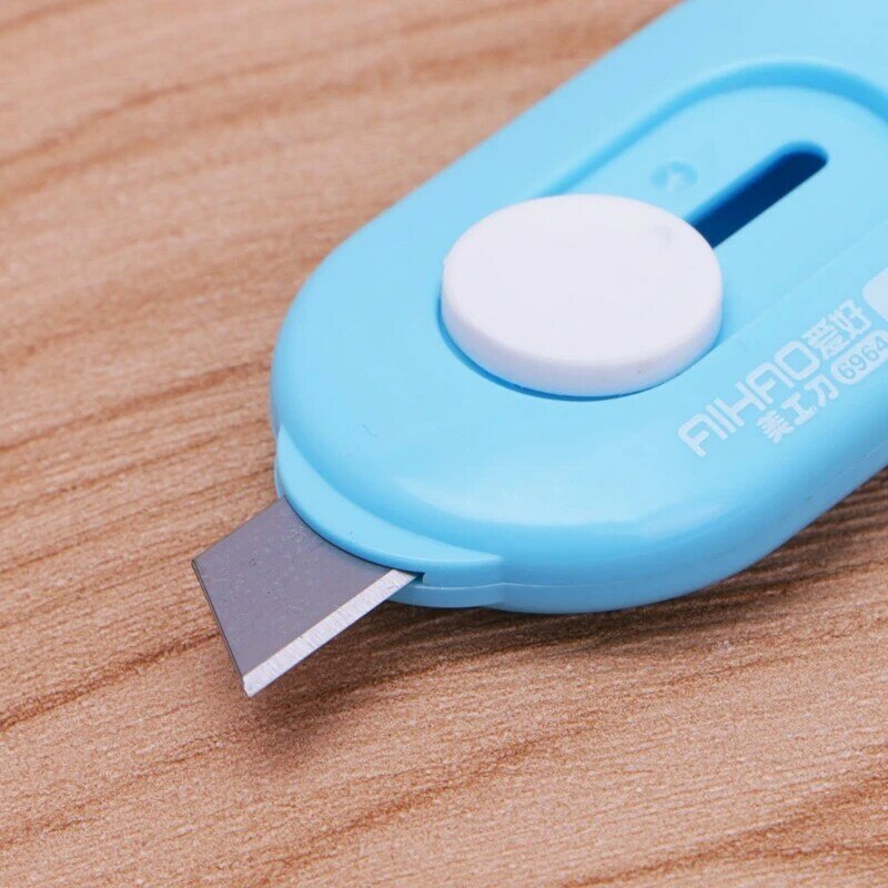 Tragbare Mini einziehbare Utility Messer Box Cutter Brieföffner zufällige Farbe zum Schneiden von Umschlägen Kurier Tasche Lebensmittel beutel
