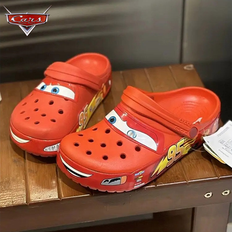 Letnie kapcie męskie Disney Lightning Mcqueen Crocs Man Pixar wodoodporne odkryte buty plażowe z dziurami sandały damskie klapki samochodowe