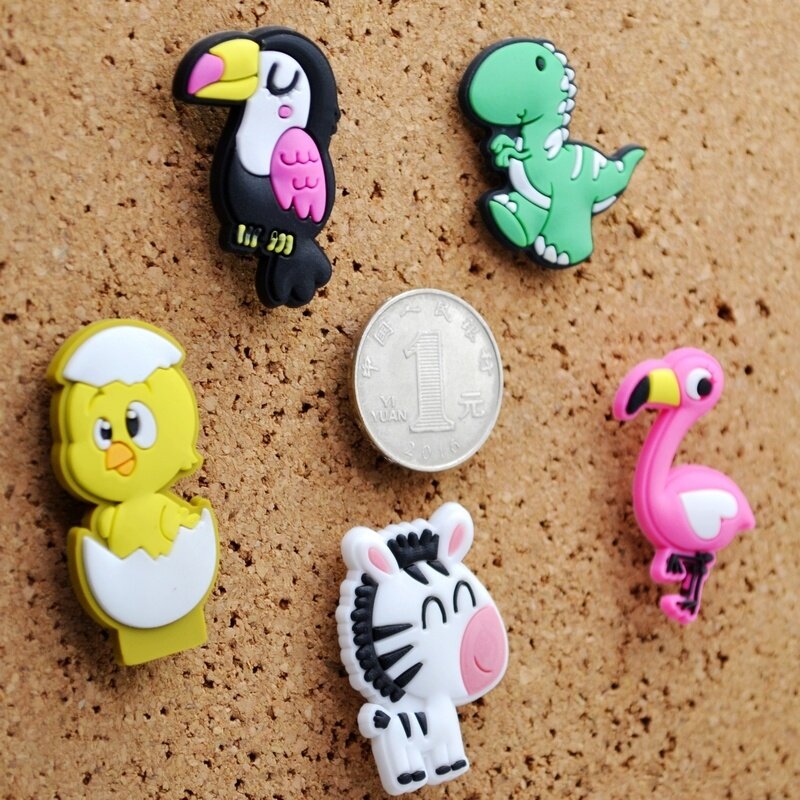 5Pcs Flamingoรูปสัตว์Pushpinตกแต่งThumb Tack Pinสีเล็บCreative Cork Push Pin Wallเครื่องเขียนDIY Binding