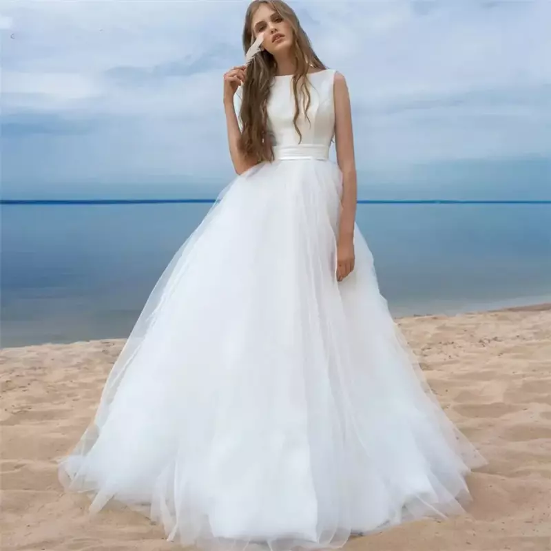 Gaun pernikahan pantai sederhana seksi tanpa lengan leher bulat tulle bentuk V belakang dengan pita gaun pengantin Bohemian formal kustom baru