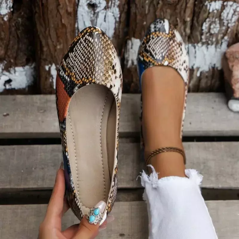 รองเท้าผู้หญิง Comfort ส้นแบนหัวมนรองเท้าลำลองลายงูแฟชั่นสำหรับผู้หญิงขนาดใหญ่2024 zapatos de mujer