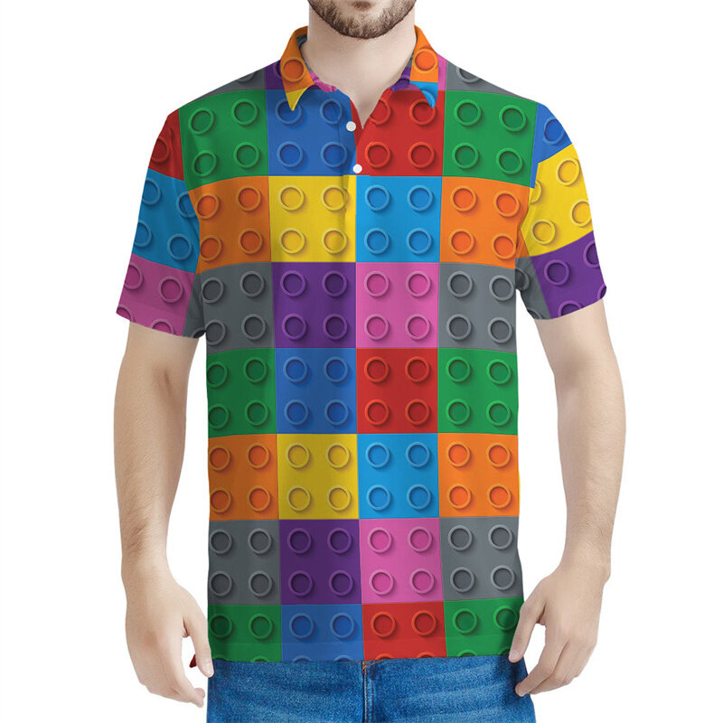 เสื้อโปโลหลากสีพิมพ์ลาย3D สำหรับผู้ชายและบล็อกตัวต่อเสื้อยืดทรงหลวมแขนสั้นแนวสตรีทสำหรับ Y2k