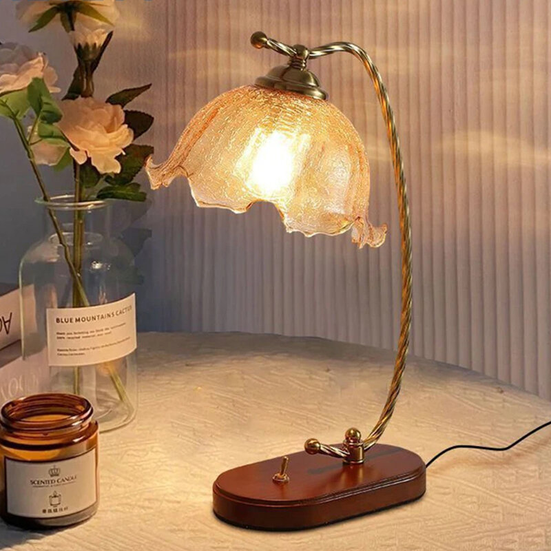 โคมไฟแก้วตั้งโต๊ะแบบย้อนยุคโคมไฟตกแต่งบรรยากาศดอกไม้ lampu tidur อ่านหนังสือข้างเตียงนอนห้องนั่งเล่นโคมไฟแบบโฮมสเตย์