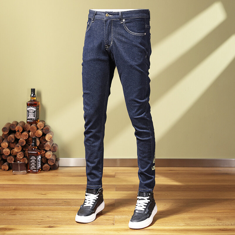 Jeans pria mode jalanan celana Denim mentah Hip Hop pria Jeans desainer bordir pas badan elastis biru tua