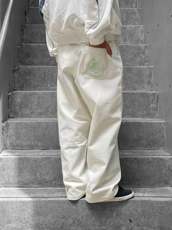 Retro dżinsy w jednolitym kolorze mężczyźni i kobiety europa ameryka nowe haftowane spodnie diabła moda fala proste luźne spodnie na deskorolkę