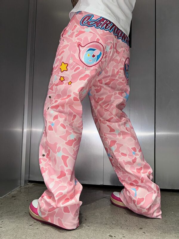 2023 New Design Sense Heavy Craftsmanship Pink Camouflage Embroidered Jeans Men Street Hip Hop Unisex Straight Wide Leg Pants