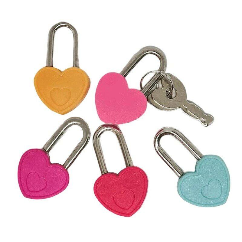 1PC custodia in plastica Mini lucchetti a forma di cuore Mini lucchetti con serratura a 2 chiavi per portagioie diario libro valigia colore casuale