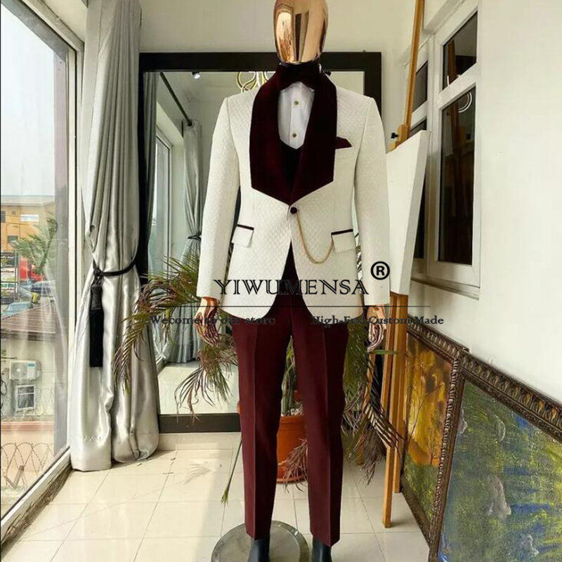 Жаккардовый мужской костюм цвета слоновой кости с квадратным рисунком, Бархатная шаль бордового цвета с лацканами, жакет, брюки, 2 предмета, свадебные мужские смокинги для жениха, изготовление на заказ