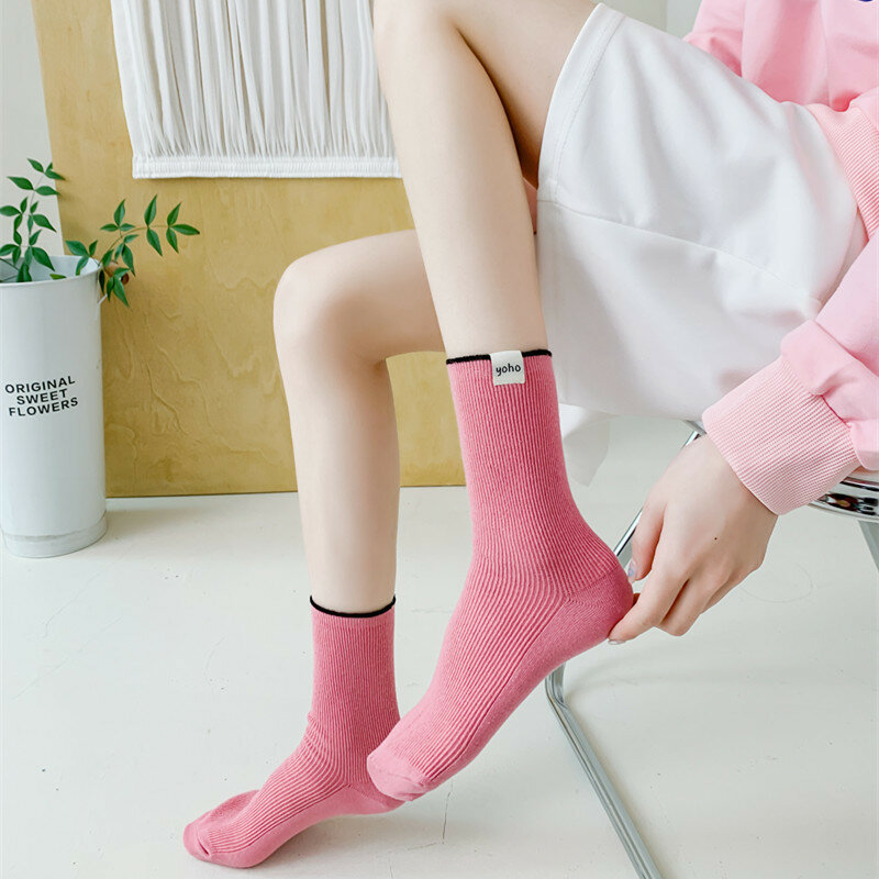 النسخة الكورية من يوهو علامة قماش الجوارب منتصف الساق للنساء ، الجوارب الصيفية ، الموضة ، تصادم الألوان ، الجوارب الكاجوال المكدسة