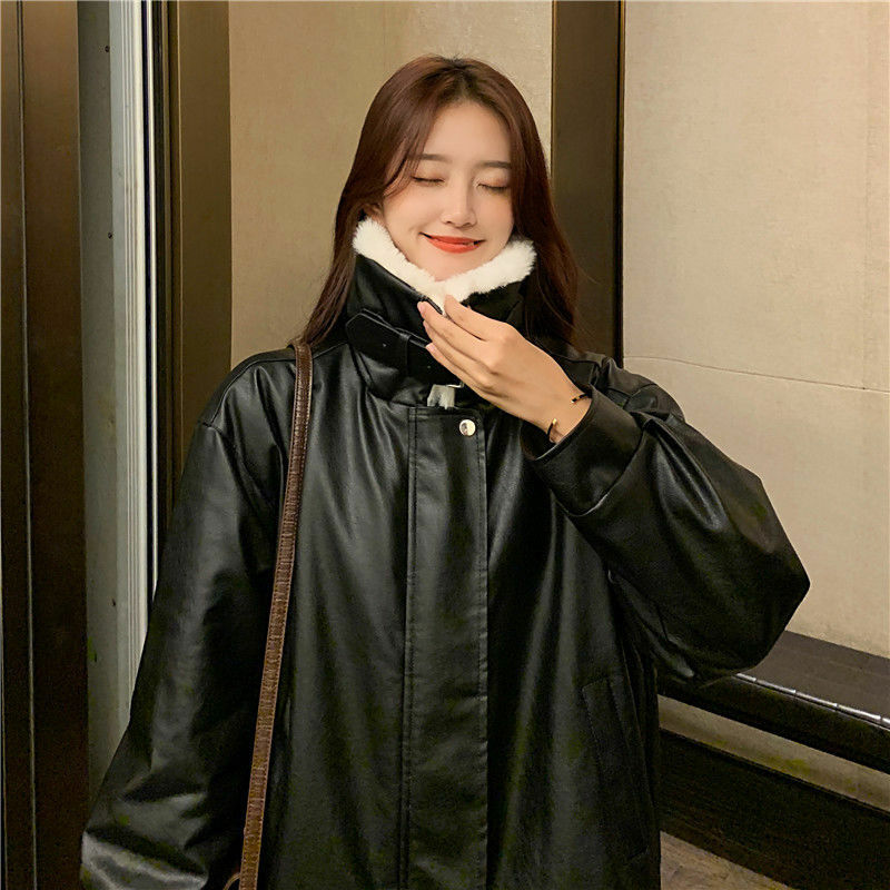 Mantel kulit tebal hangat Retro pakaian jalanan wanita, jaket lengan panjang berkerah terintegrasi bulu longgar musim dingin gaya Korea
