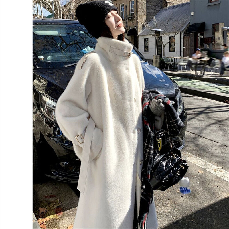 Giacca di pelliccia calda di alta qualità per l'inverno delle donne 2024 atmosfera imitazione visone capispalla lungo cappotto di peluche cappotto di lana femminile con cintura