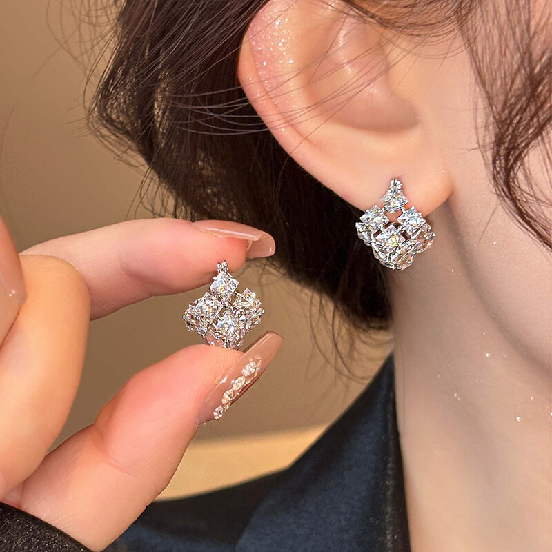 2024 French new design fashion jewelry silver color luxury zircon square earrings elegant women's evening party accessories