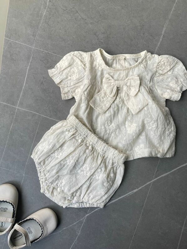 2024 estate nuova neonata manica a sbuffo carino fiocco top + pantaloncini 2 pezzi vestito neonato bambino solido ricamo principessa vestiti Set