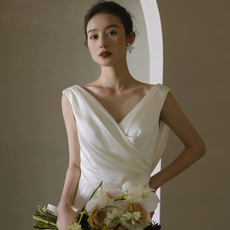 Женское атласное свадебное платье It's yiiya, белое платье без рукавов с V-образным вырезом и маленьким шлейфом на лето 2019