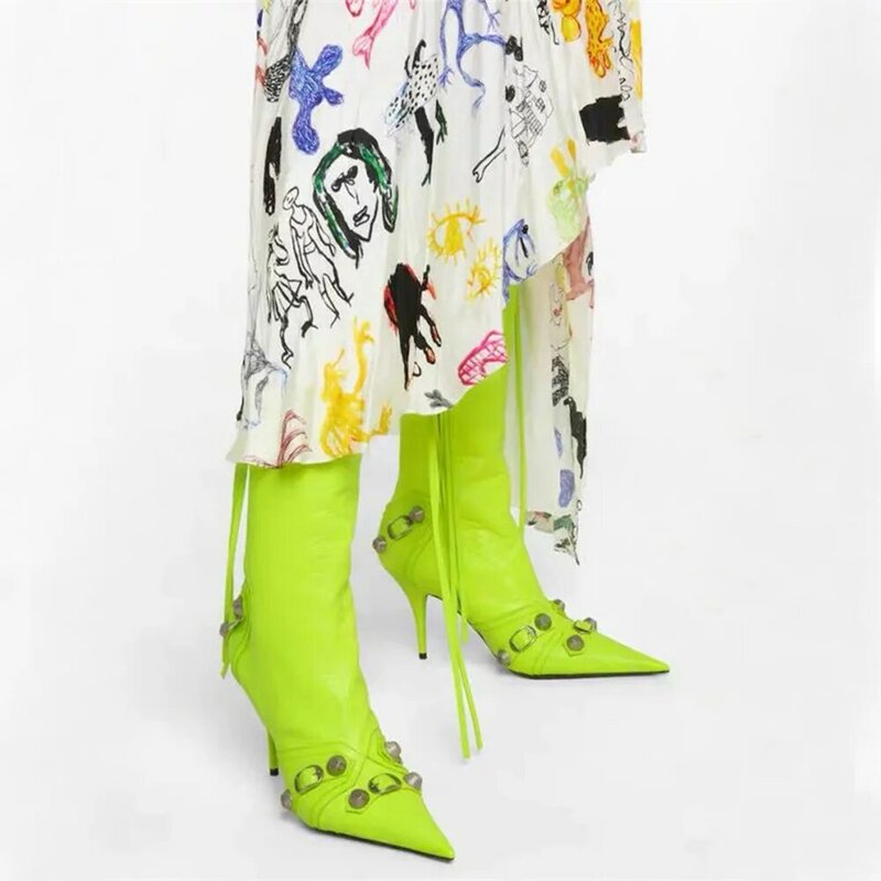 Sepatu Wanita Stiletto Ujung Lancip Mewah Fashion Baru Sepatu Bot Tinggi Lutut Ritsleting Gesper Logam Retro Sepatu Bot Rumbai Ramping Ukuran 43