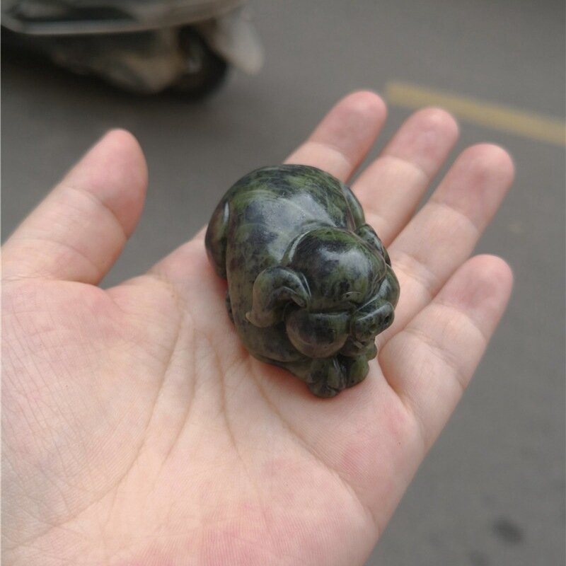 Tybetański jadeitowy zodiak świnia transportowa wisiorek medycyna król kamień trójwymiarowa ozdoba świni ze skarbem