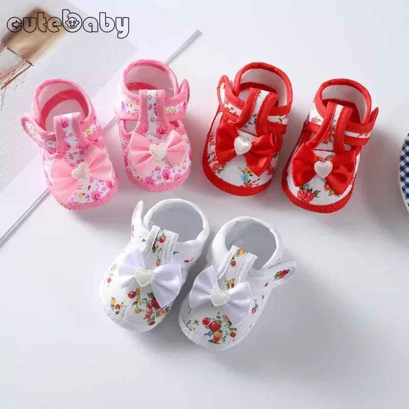 Sepatu bayi perempuan pertama berjalan renda bunga bayi baru lahir sepatu putri bayi balita sepatu bayi untuk anak laki-laki datar lunak prewalker