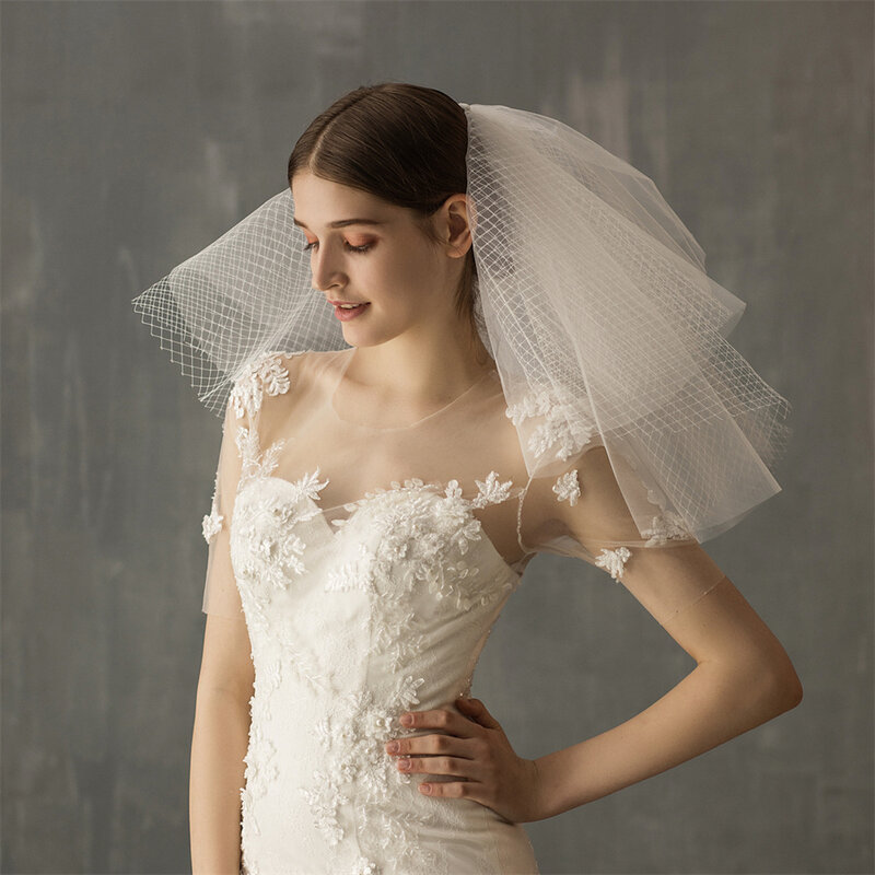 ส่วนลดจำกัดสองชั้นผ้าคลุมหน้างานแต่งงานสีขาวงาช้างผ้าคลุมเจ้าสาวสั้นพร้อมโบว์ผูกอุปกรณ์แต่งงาน