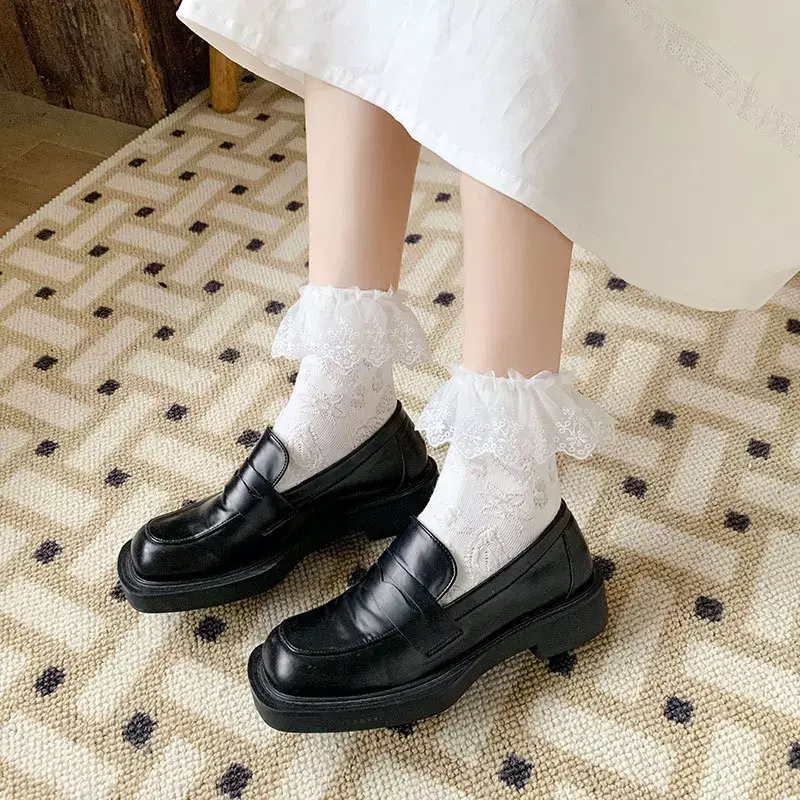 Lolita-calcetines con volantes y volantes para mujer, medias de encaje de algodón Kawaii, de corte bajo, de dibujos animados, color blanco y negro
