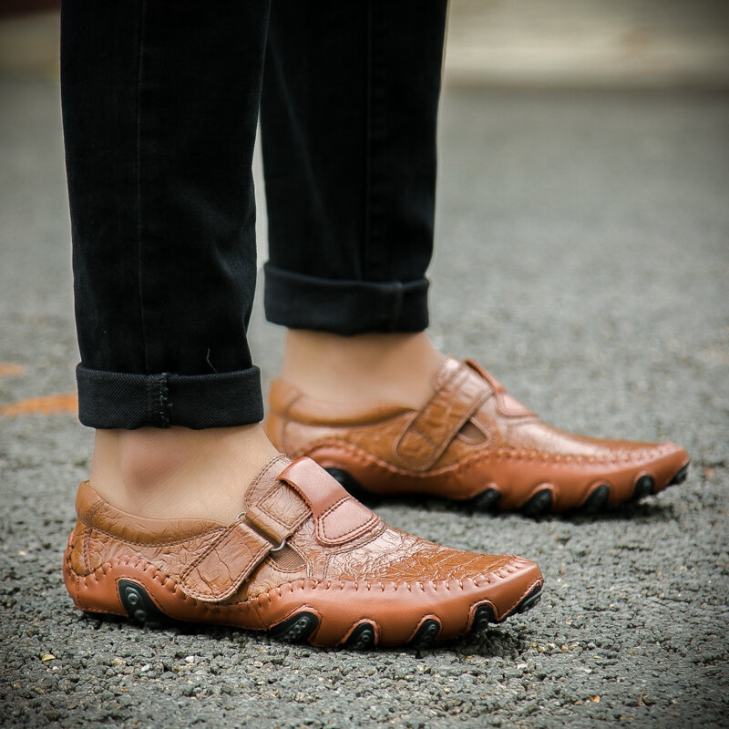 Modne męskie skórzane buty na co dzień nowe letnie oddychające z prawdziwej skóry na buty do jazdy samochodem miękkiej podeszwie antypoślizgowe mokasyny