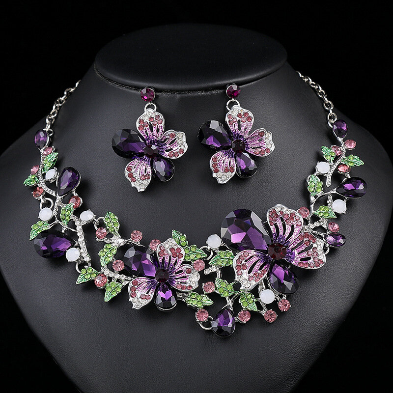 Set anting-anting kalung retro mewah terlaris dengan kalung pengantin kristal bunga warna-warni Aksesori gaun rantai tulang selangka