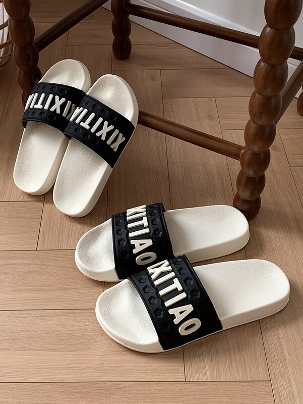 Chinelos antiderrapantes ao ar livre para homens e mulheres, chinelo com duas letras, legal e versátil, tamanho grande 47, sandálias de verão 2022