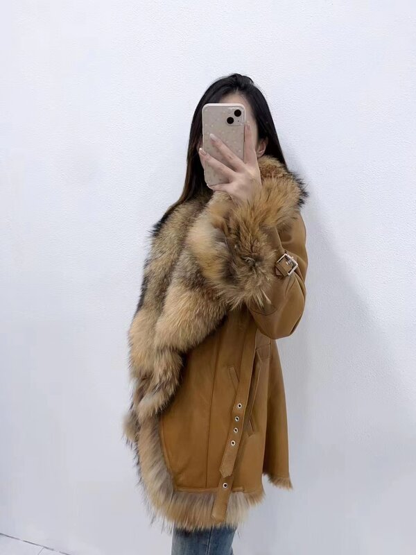 Женская зимняя кожаная куртка, однотонное пальто из натуральной козьей кожи с большим воротником из меха енота, женская одежда