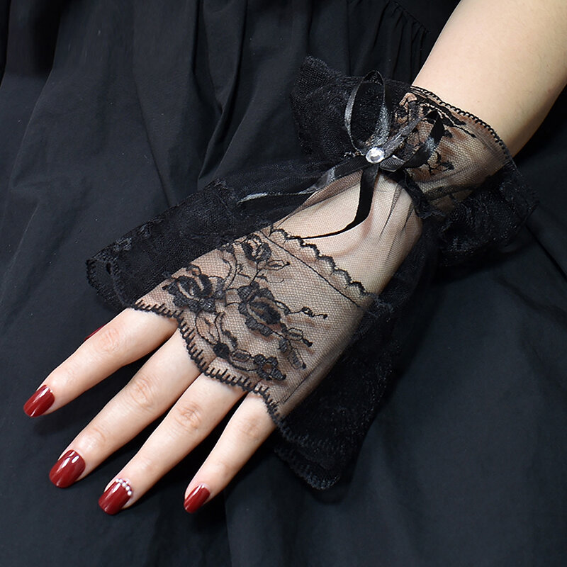 ถุงมือแขนปลอมสำหรับผู้หญิง1คู่กำไลข้อมือลูกไม้สีดำสำหรับงานปาร์ตี้ถุงมือครึ่งนิ้วมีโบว์กันแดด