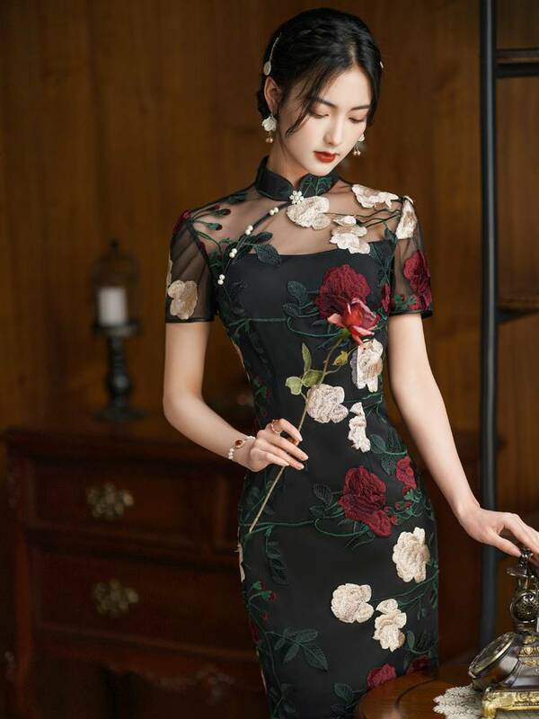 Hitam renda bordir bunga Cheongsam musim semi musim panas Retro baru peningkatan pakaian wanita muda pakaian wanita elegan harian Qipao
