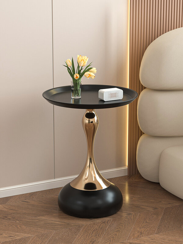 Прикроватный столик из кованого железа, маленький кофейный столик, искусственный роскошный, кремовый, несколько полок рядом с s