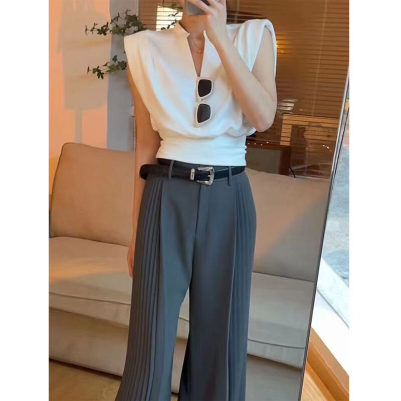 Deeptown-Blusa con cuello en V para mujer, camisa blanca elegante sin mangas, Top corto negro, estilo de oficina, Estética de dinero antiguo, estilo coreano