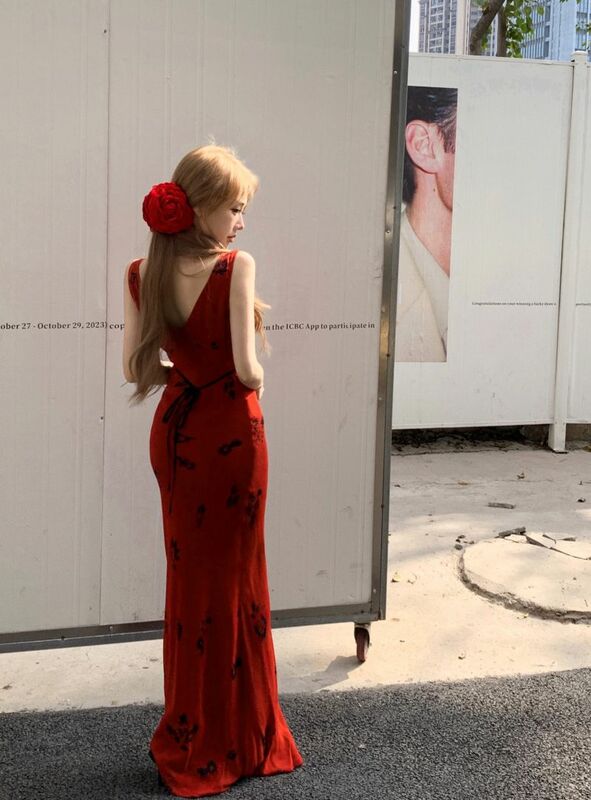 Damska letnia spódnica z nadrukiem w kształcie litery V z czerwonym szelkami w stylu retro, dopasowana sukienka z wiązaniem pośladków