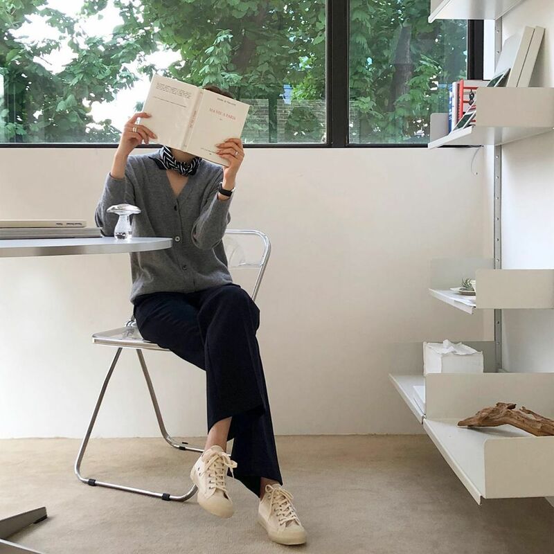 Silla sedia da pranzo pieghevole per uso domestico minimalista moderno negozio di abbigliamento sgabello schienale acrilico sedia fotografica trasparente 2022
